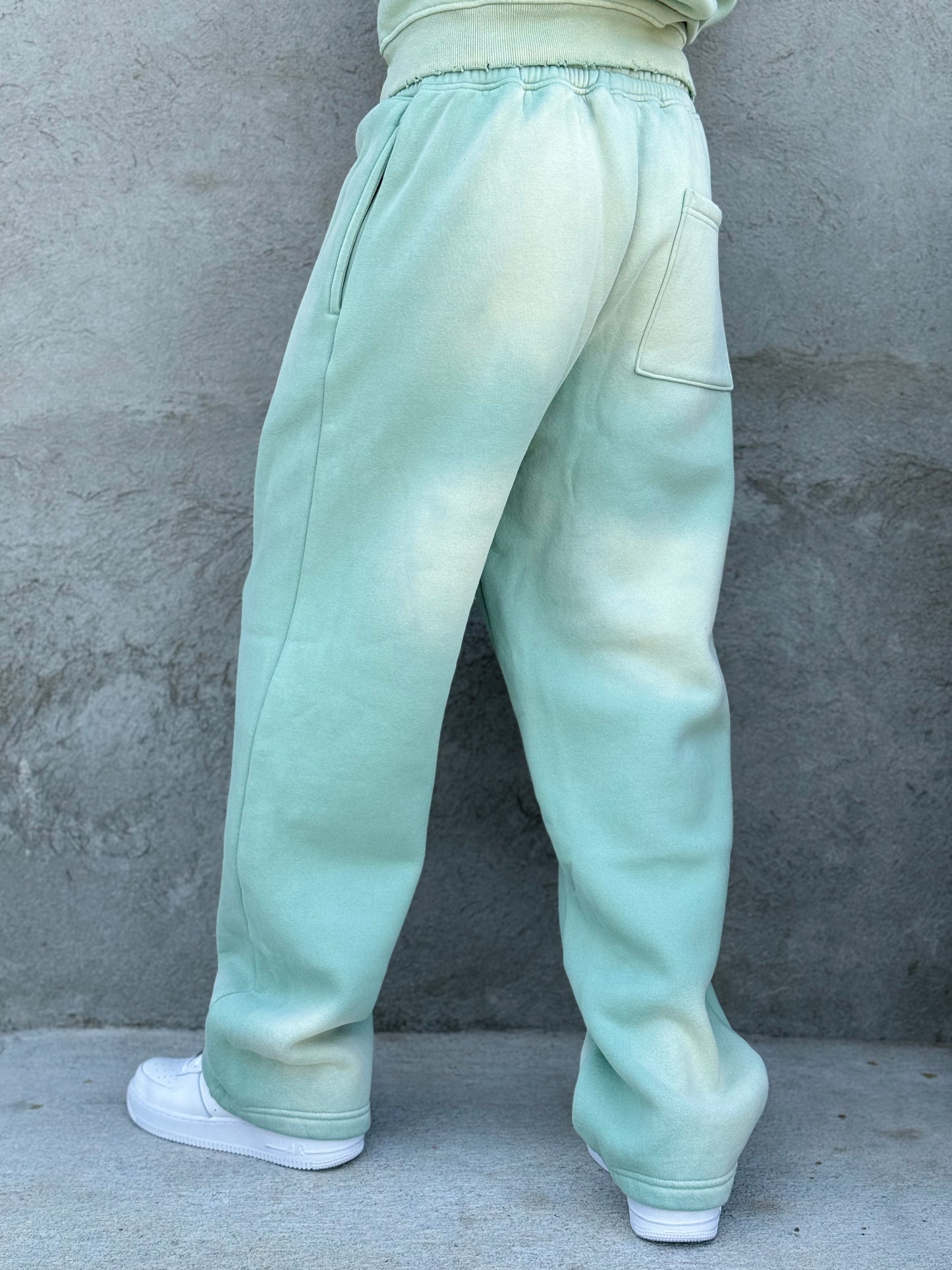 RELAXED GRADIENT SWEATPANTS